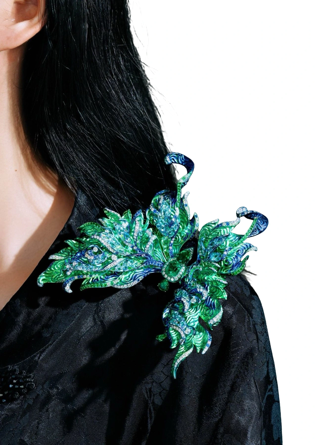 Titanium, Emerald and Multi-Gem Butterfly Brooch detail image 7 · Vera Buy