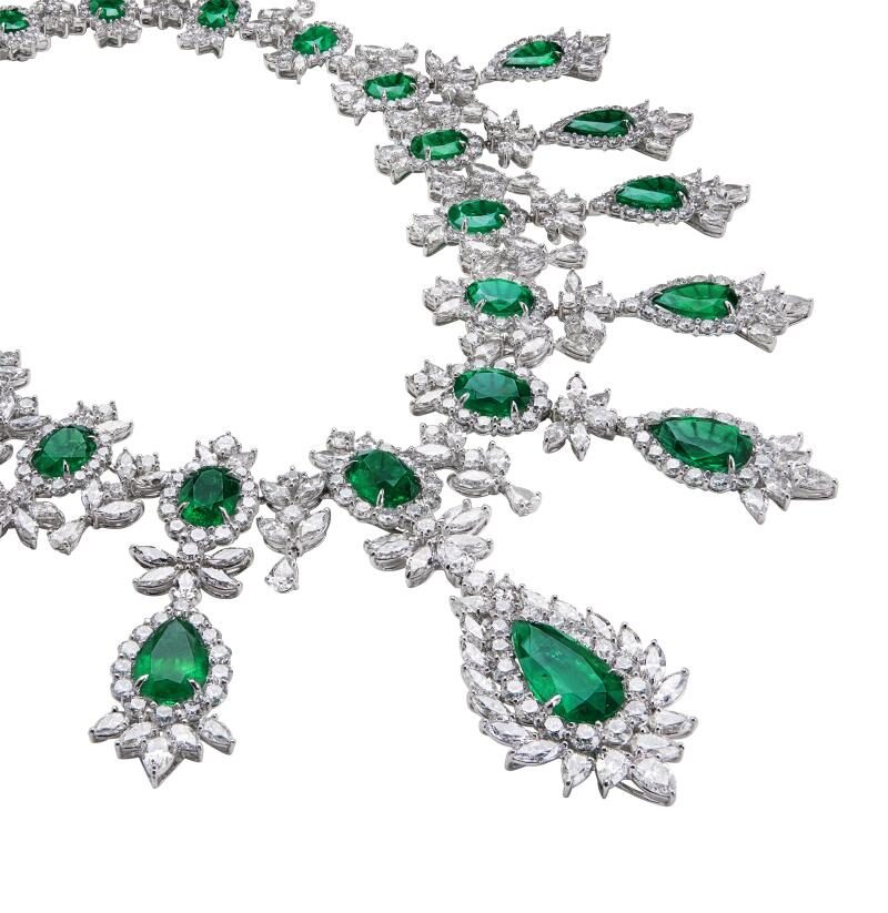 Zambian emeralds weighing a total of approximately 144.07 carats detail image 2 · Vera Buy