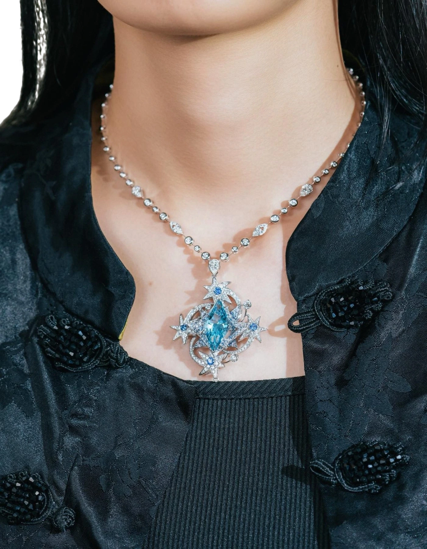 Aquamarine Convertible Brooch-Pendant detail image 6 · Vera Buy