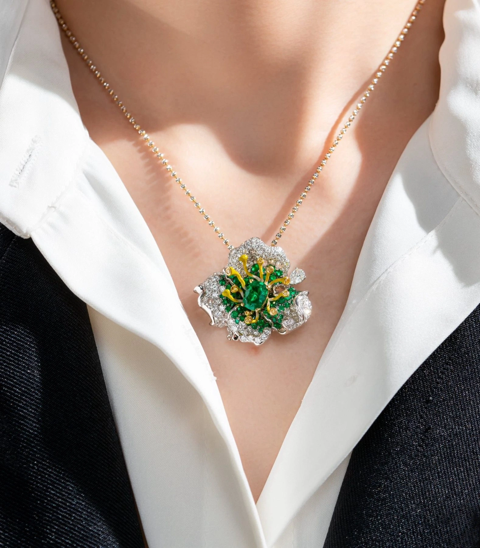 Emerald Floral Pendant-Brooch, Convertible Design detail image 3 · Vera Buy