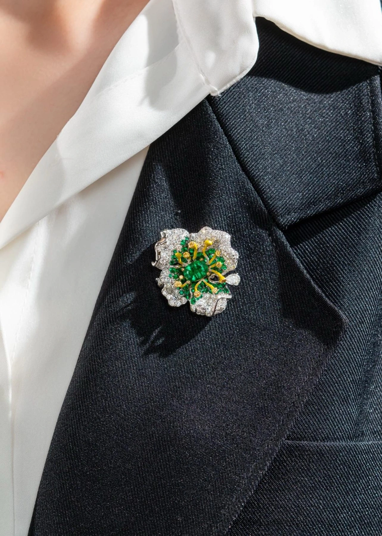Emerald Floral Pendant-Brooch, Convertible Design detail image 4 · Vera Buy