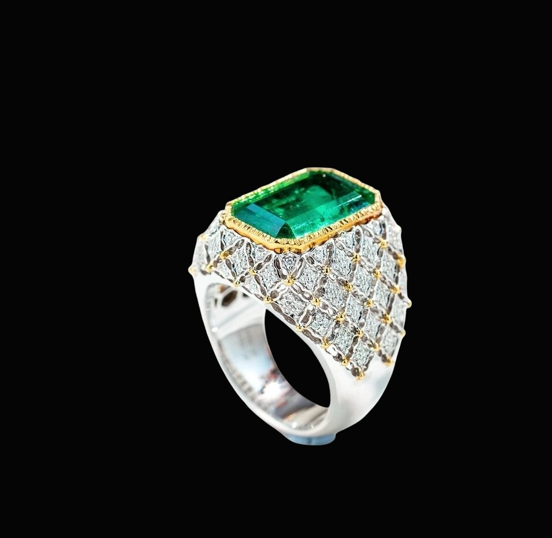 Emerald Ring detail image 2 · Vera Buy