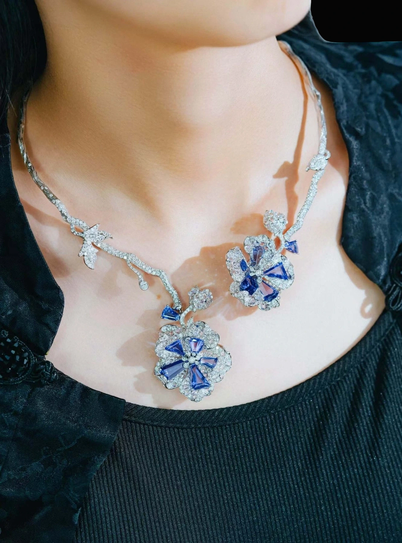 Tanzanite Collar Necklace and Earrings Convertible Set detail image 6 · Vera Buy