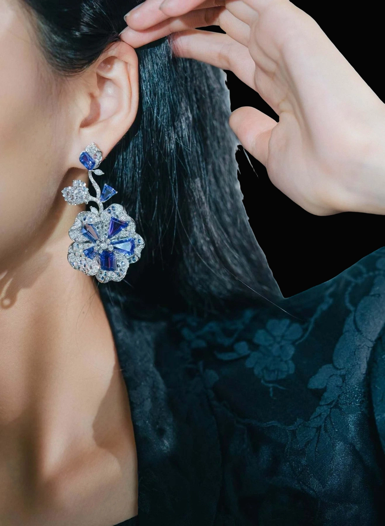 Tanzanite Collar Necklace and Earrings Convertible Set detail image 7 · Vera Buy
