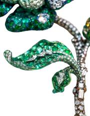 Art Jewelry Emerald Floral Brooch detail image 2 · Vera Buy
