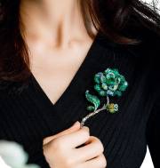 Art Jewelry Emerald Floral Brooch detail image 5 · Vera Buy