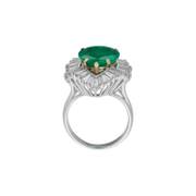 Van Cleef & Arpels Vintage Emerald and Diamond Ring detail image 3 · Vera Buy