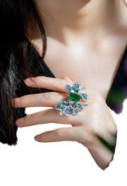 Emerald Butterfly Ring, Art Jewelry detail image 6 · Vera Buy