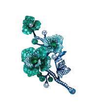 Artistic Emerald Floral Brooch detail image 2 · Vera Buy