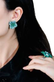 Artistic Emerald Floral Brooch detail image 6 · Vera Buy